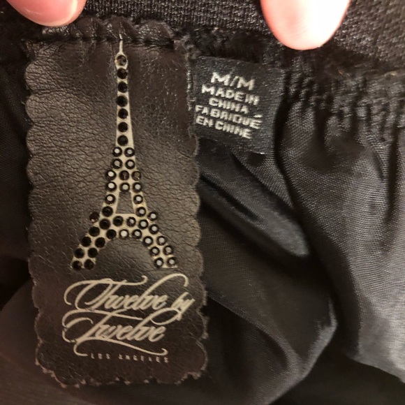 Twelve by twelve | M - Picture 5 of 5